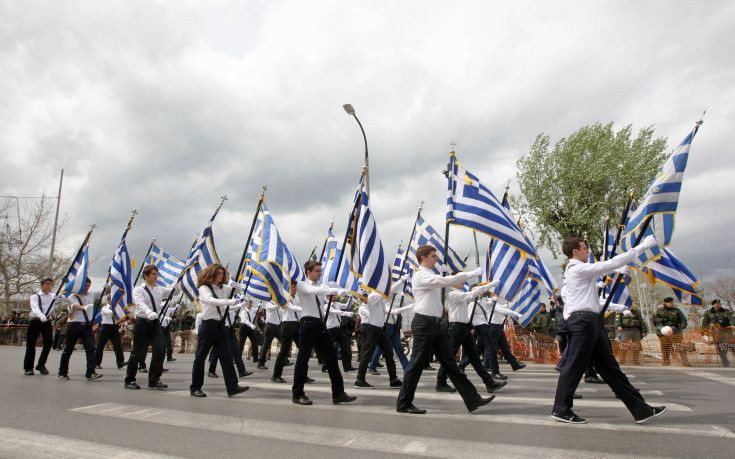 Aυτή είναι η εγκύκλιος για την επιλογή σημαιοφόρων με κλήρωση – Τι προβλέπει η απόφαση του υπουργού Παιδείας, Κώστα Γαβρόγλου